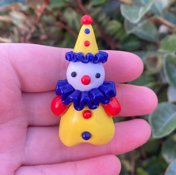 Figurine faite main méga clown