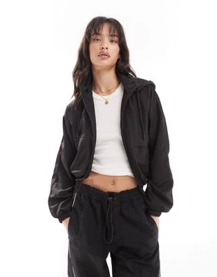 Pull&Bear - Veste à capuche en nylon coupe carrée - Noir | ASOS