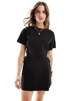 Miss Selfridge - Robe t-shirt courte nouée sur les côtés - Noir | ASOS