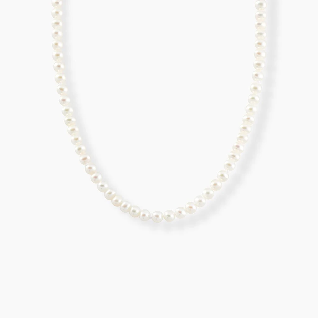 Collier de perles blanches 