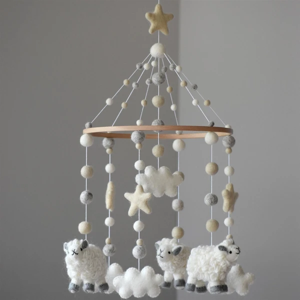 Mobile pour bébé mouton, mobile pour chambre de bébé mouton, mobile pour berceau de ferme, mobile nuage, mobile pour lit de bébé garçon, mobile animaux en feutre, mobile pour chambre de bébé
