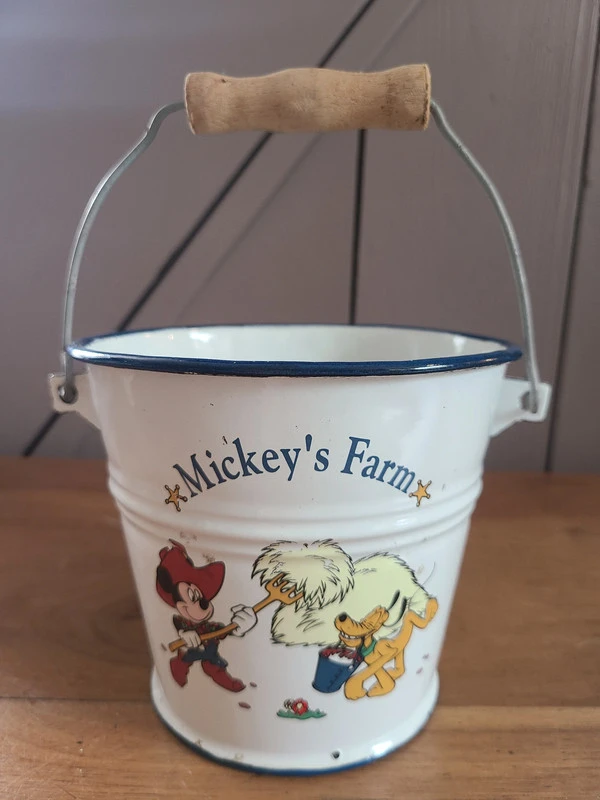Seau vintage en métal émaillé Mickey's Farm