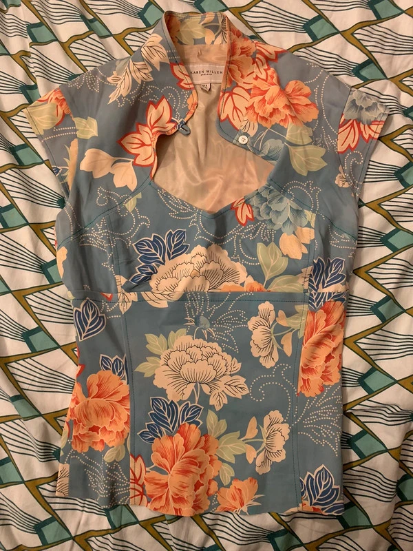 Haut vintage fleuri un peu decolter