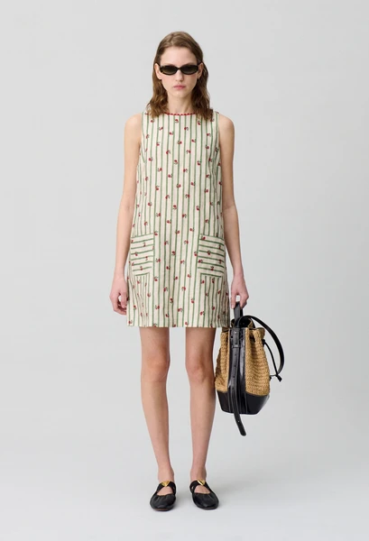 Robe courte sans manches