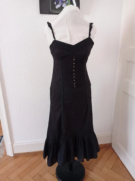 Robe noire Karen Millen England très bon état coton broderies