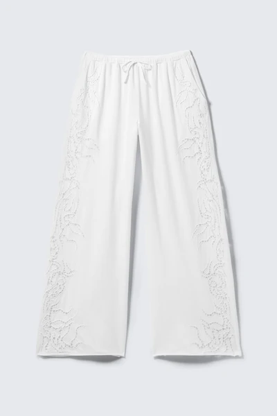 Pantalon Loose Fit avec broderie anglaise