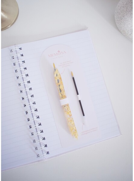 Stylo aux pétales de jasmin