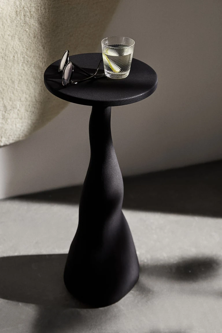 Table d’appoint en métal