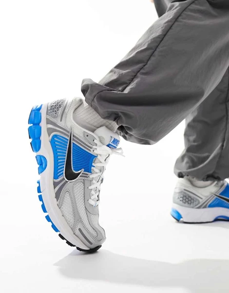 Nike - Air Zoom Vomero 5 - Baskets - Blanc et bleu
