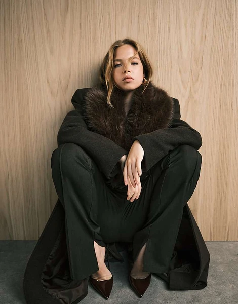 ASOS DESIGN - Manteau en laine mélangée avec col en fausse fourrure - Chocolat