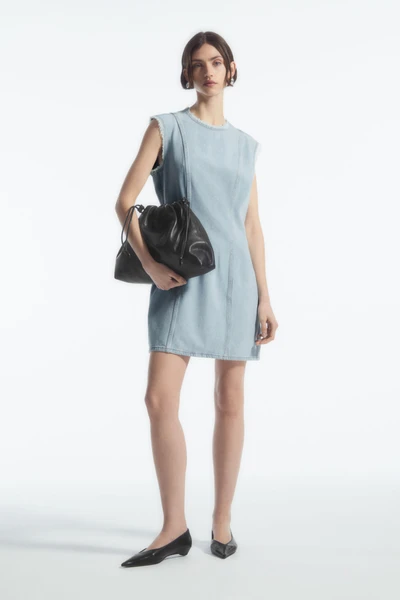 ROBE COURTE EMPIÈCEMENTS DENIM