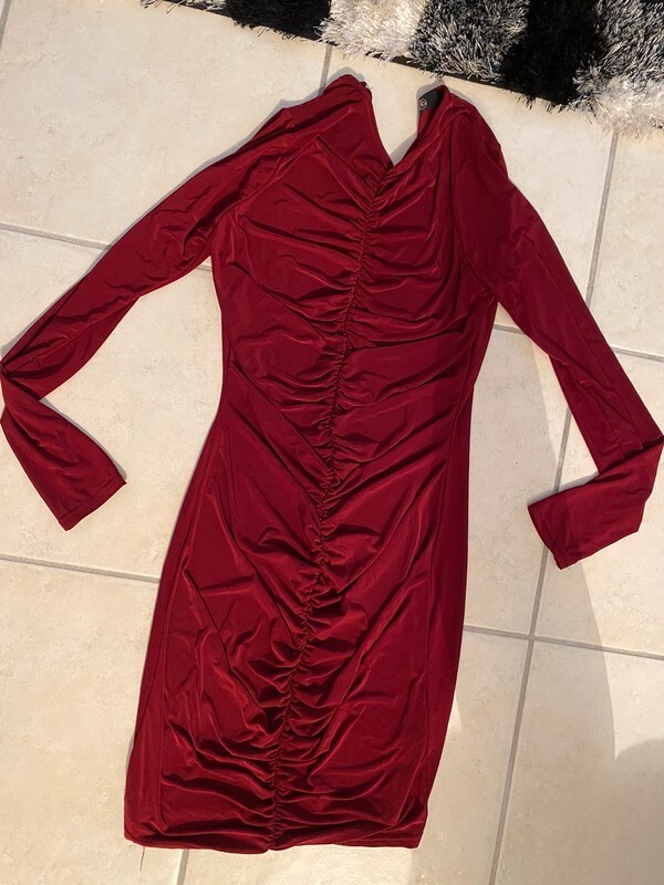 Robe courte froncée matière slinky TAILLE 36
