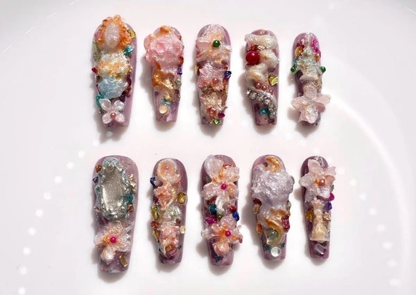 Ongles 3D Purple Blossom Fairy Coffin avec serpents et miroir | Fantaisie de pierre gemme de perle | Presse florale romantique de mariage fait main