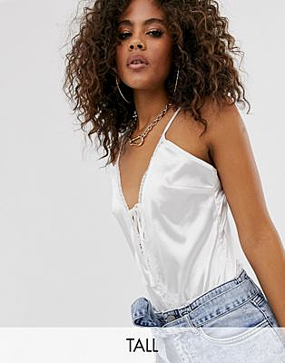 Missguided Tall - Body en satin à bordure en dentelle, en exclusivité - Blanc | ASOS