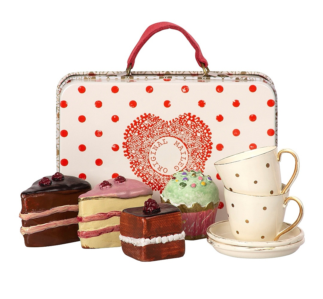 Valisette avec son lot de tasses et ses gâteaux Maileg