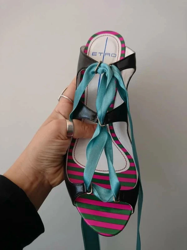 Sandálias em couro ETRO.