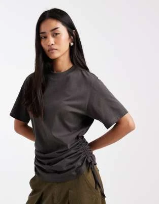 ASOS DESIGN - T-shirt col ras de cou à manches courtes avec détail froncé à liens latéraux - Anthracite
