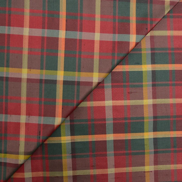 Taffetas de soie clan ligne jaune fond vert et rouge