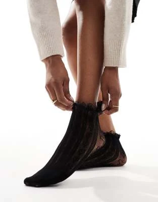 ASOS DESIGN - Chaussettes en maille pointelle avec bord supérieur volanté et motif cœurs - Noir
