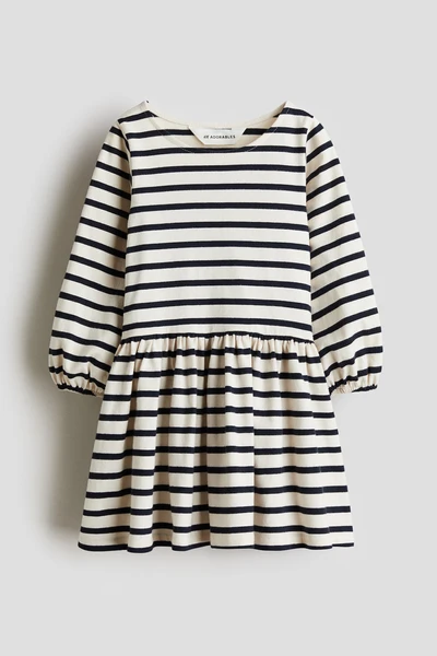 Robe texturée à manches ballon - Crème/rayé - ENFANT | H&M FR