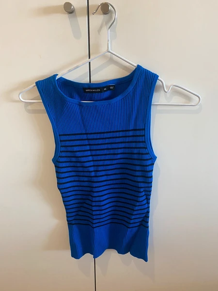 Top punto Karen Millen azul y negro
