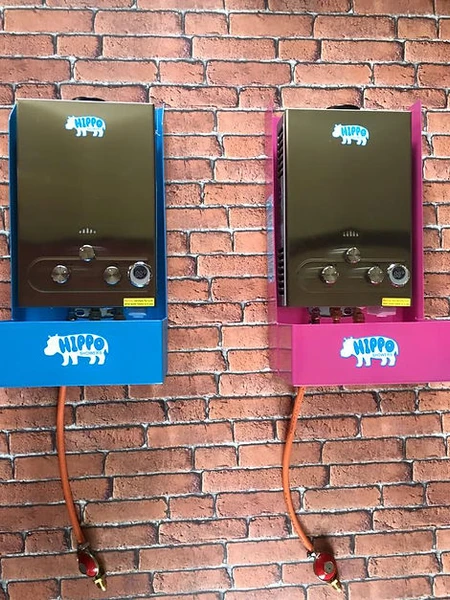 Hippo Shower - Wall Mounted with Pump