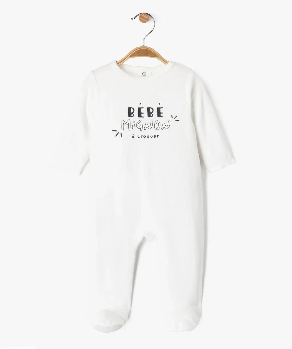 Pyjama en velours bébé avec message sur le buste
