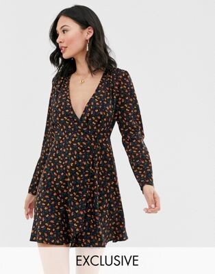 Wednesday's Girl - Robe courte boutonnée sur le côté à imprimé floral style vintage | ASOS