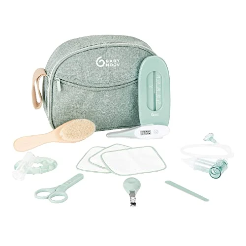 Babymoov Trousse de Soin Bébé EcoResponsable - 10 Accessoires dont Brosse Bois avec Poils naturels, Lingettes Réutilisable, Thermomètre digital, Thermomètre de bain - Tissu recyclé - Vert d'eau