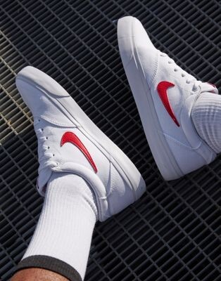 Nike - SB Charge - Baskets en toile - Blanc | ASOS