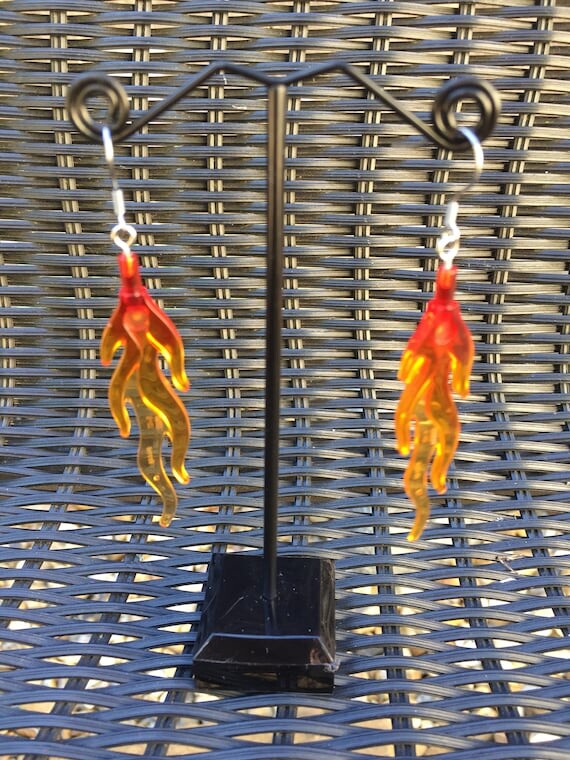 Flamme jumelle sur des crochets chirurgicaux en acier