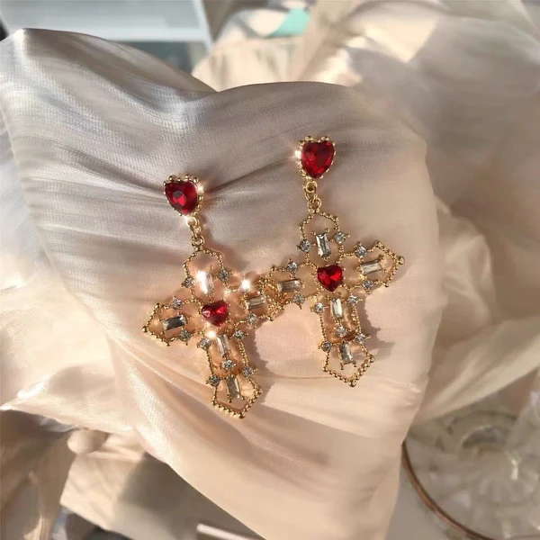 Boucles d'oreilles en cristal de cœur rouge, nouvelle tendance rétro, pendentif croix de couleur or, boucles d'oreilles en strass pour femmes, bijoux cadeau de fête 2022