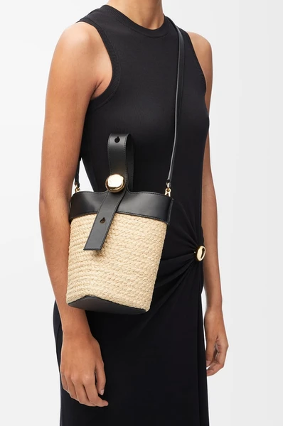 Mini Pebble Bucket en raphia et cuir de veau Beige - LOEWE