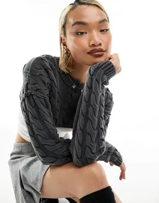 Stradivarius - STR - Pull court en maille torsadée - Gris délavé