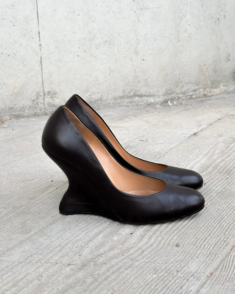 Vintage Salvatore Ferragamo brown "F" wedges