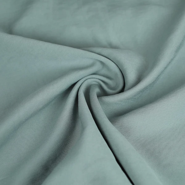Tissu viscose uni Zélie effet peau de pêche sauge / pour vos coutures de vêtements léger et souple