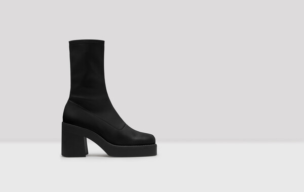 Noely Black Stretch Boots // E8 Shoes // Made in Portugal
