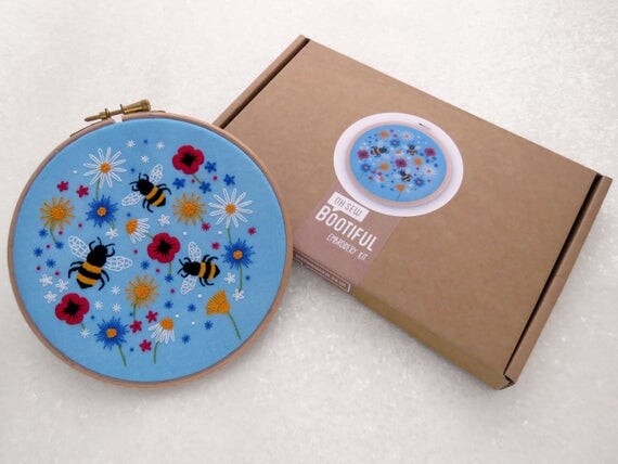 Bees Embroidery Kit, Wild flower Needle Craft Kit, DIY Wildflower Hoop Art, Summer Hand Embroidery Project, Floral Sewing Kit, Sewing Gift