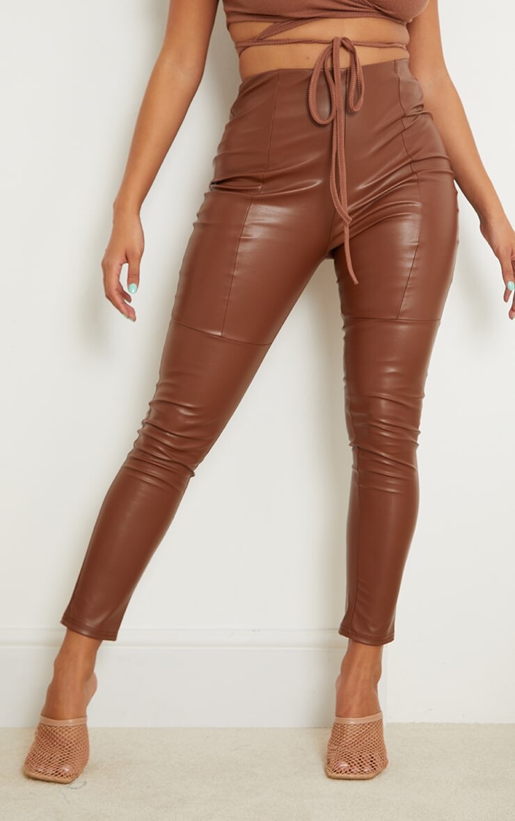 Shape - Pantalon camel en similicuir à parties empiècement