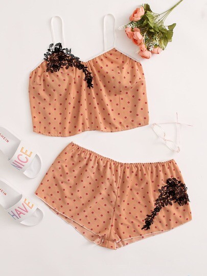 Ensemble camisole et short à pois avec appliques en dentelle