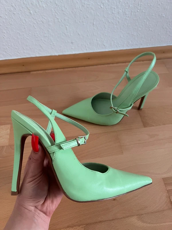 Spitze Pumps