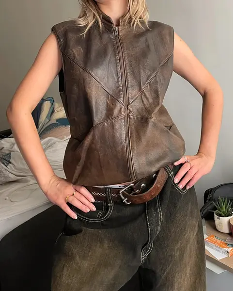 Veste sans manche en cuir marron y2k