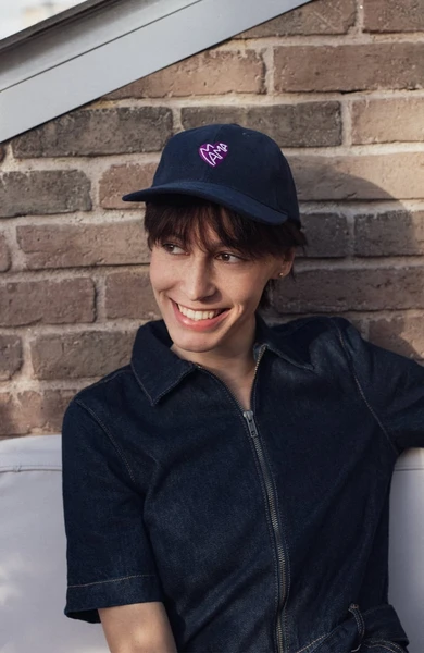 Casquette Coeur Mama Affaire de famille – Casquette bleu marine 100% coton, broderie cœur ‘Mama’, style familial et chic