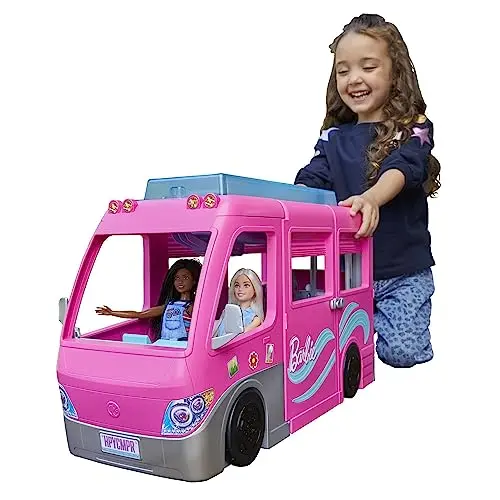 Barbie - Camping-Car Transformable - 7 Zones de Jeu - 60 Accessoires - Avec Toboggan, Piscine, Pick-Up, Bateau pour Poupées - 76 cm – Dès 3 Ans, HCD46