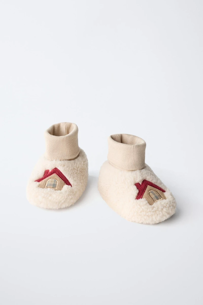 CHAUSSONS D'INTÉRIEUR DÉTAIL