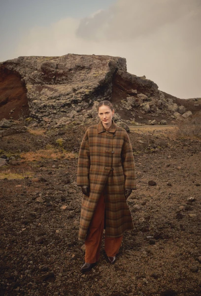 Manteau à carreaux contenant de la laine