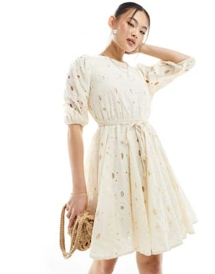 River Island - Robe courte à godet en broderie anglaise | ASOS