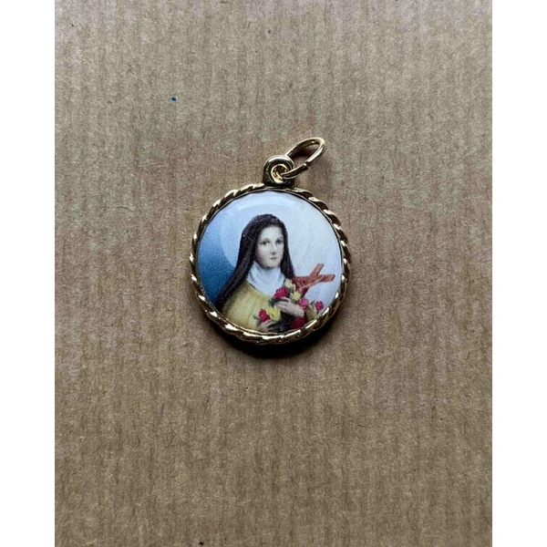 Médaille Thérèse  métal dorée ref .B