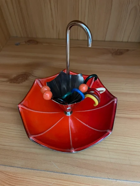 Coupelle apéritive vintage avec piques forme parapluie renversé
