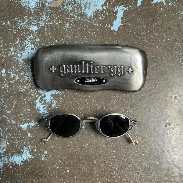 Jean Paul Gaultier 1999 56-0001
Limited Edition...